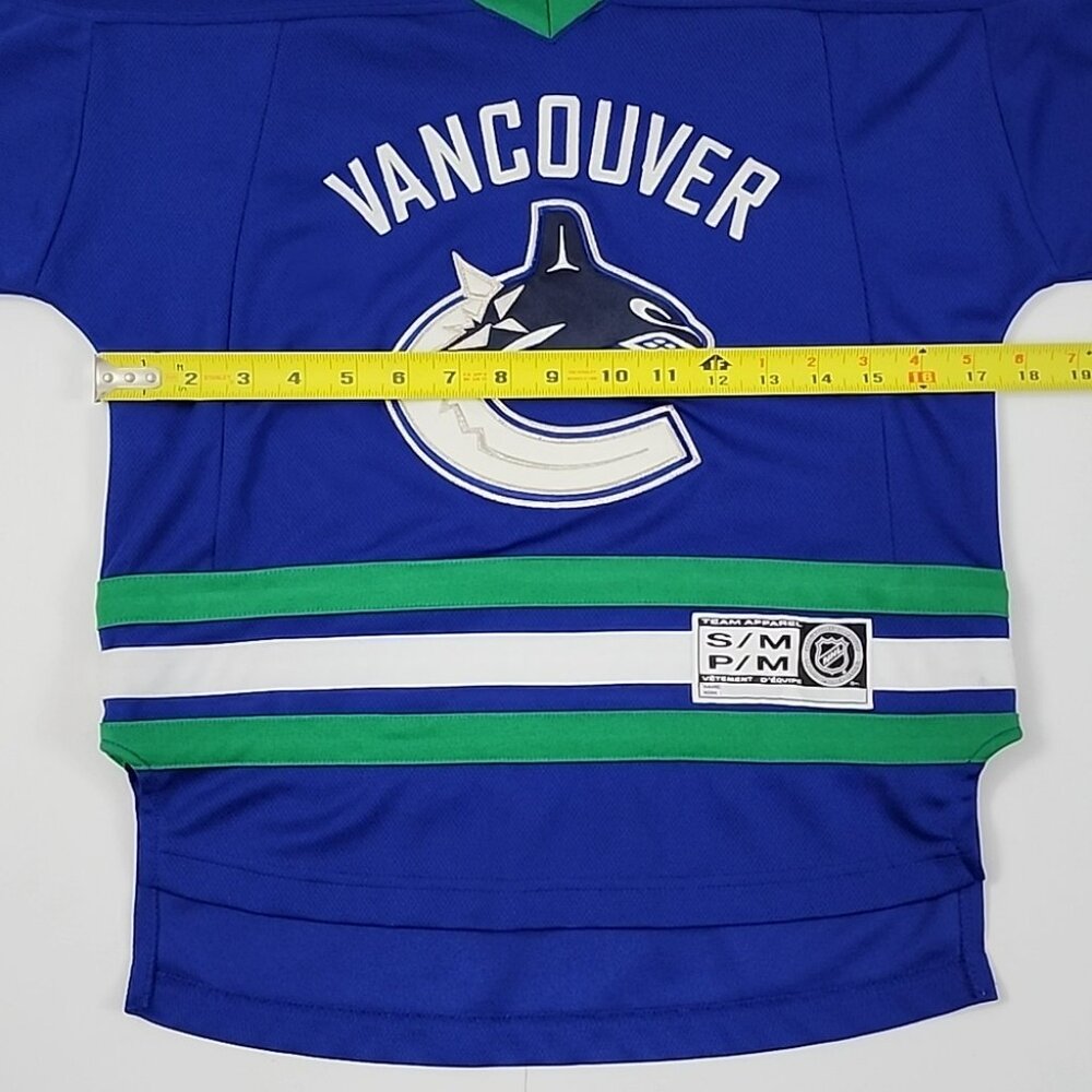 NHL Vancouver Canucks Youth Hockey Jersey Reebok Blue Classic Style Home Sz S/M - Picture 10 of 11
